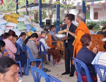 ทำบุญทอดผ้าป่าข้าวเปลือก